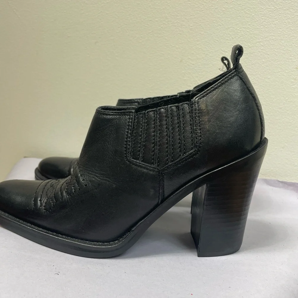 Zodiac Western Heeled Ankle Booties 6 Black Chelsea Slip-On Pointed Chunky 90s